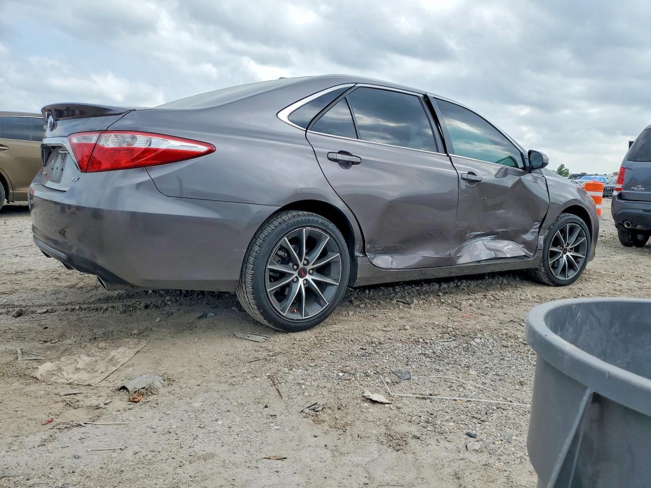 2016 Toyota Camry Xse V6 - Фото 3