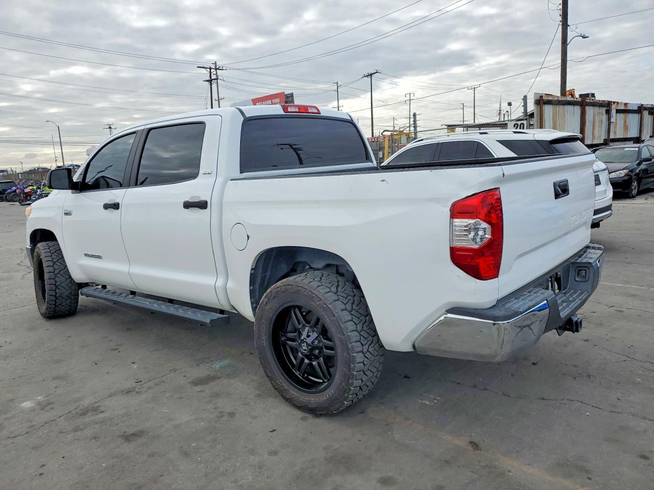 2014 Toyota Tundra Crewmax Sr5 - Image 2