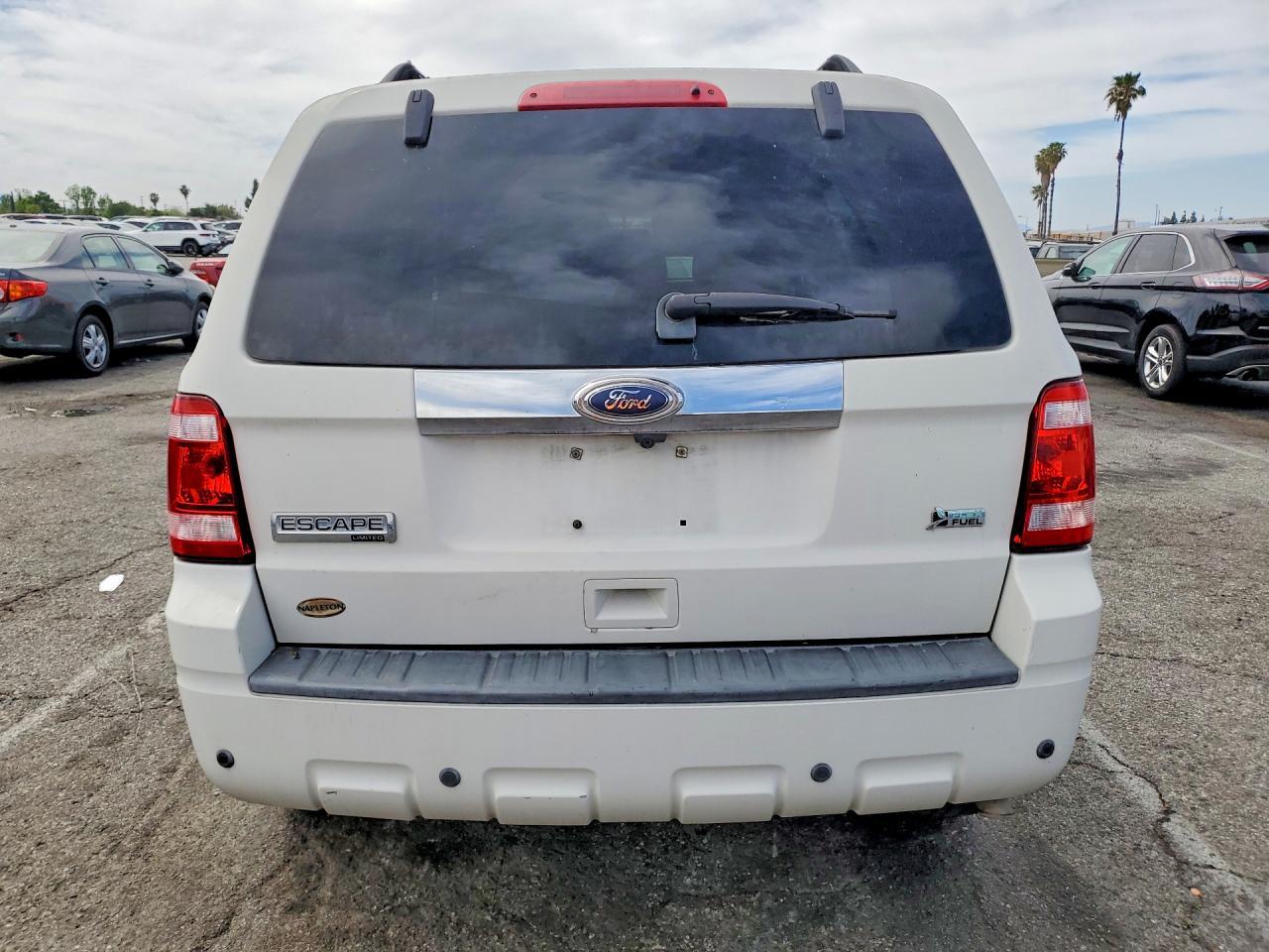 2010 Ford Escape Limited - Image 6