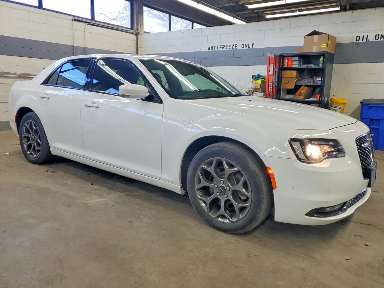 2017 Chrysler 300 S - Фото 4