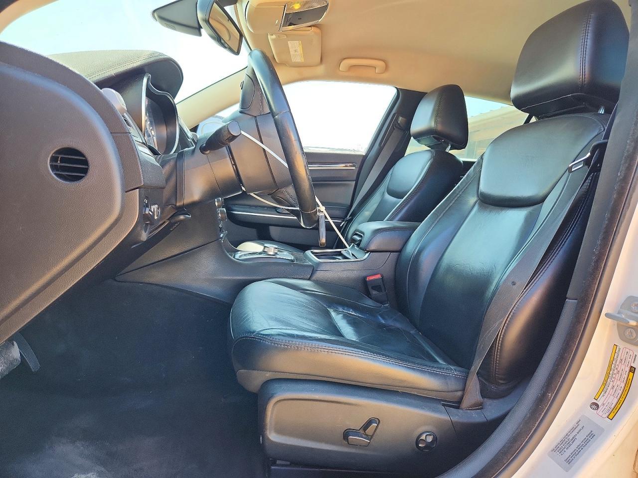 2015 Chrysler 300 Limited - Image 7