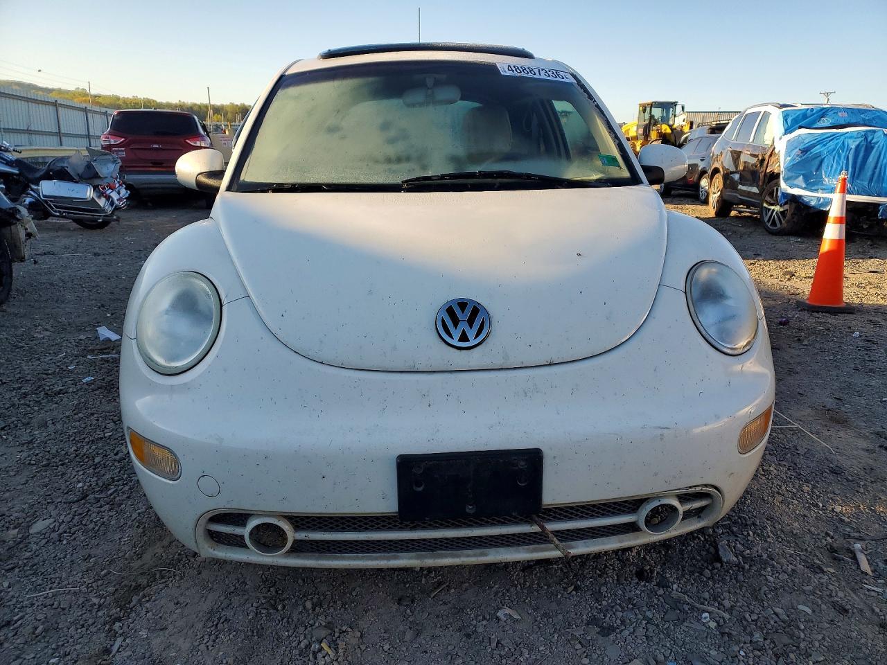 2004 Volkswagen New Beetle - Image 5