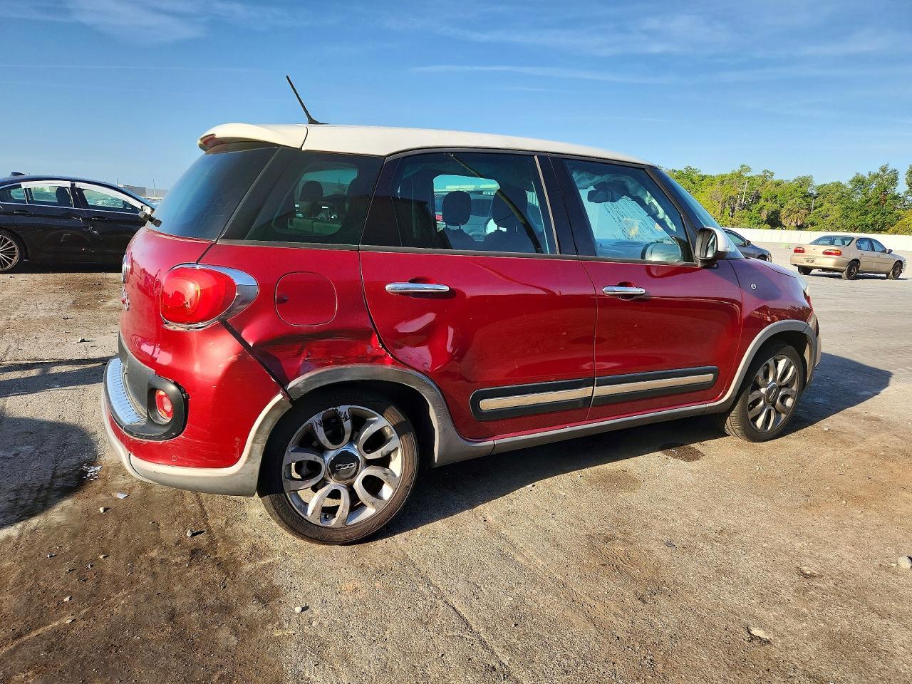 2015 Fiat 500L Trekking - Image 3