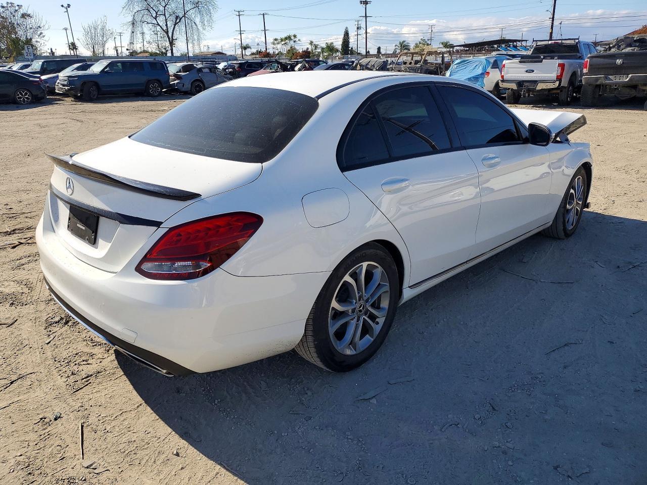 2018 Mercedes-Benz C 300 - Фото 3
