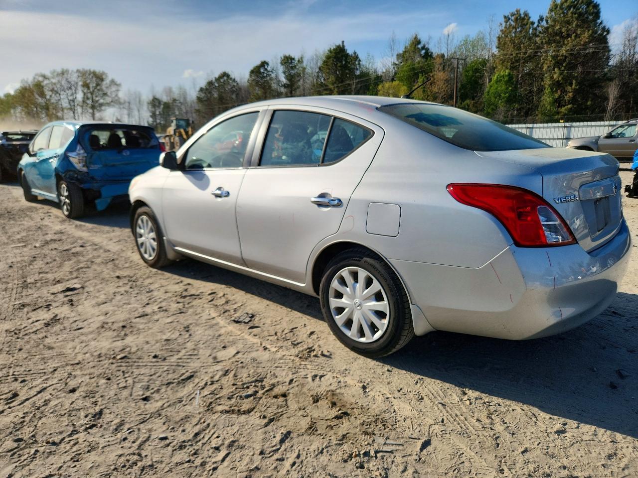 2012 Nissan Versa 1.6 S - Фото 2