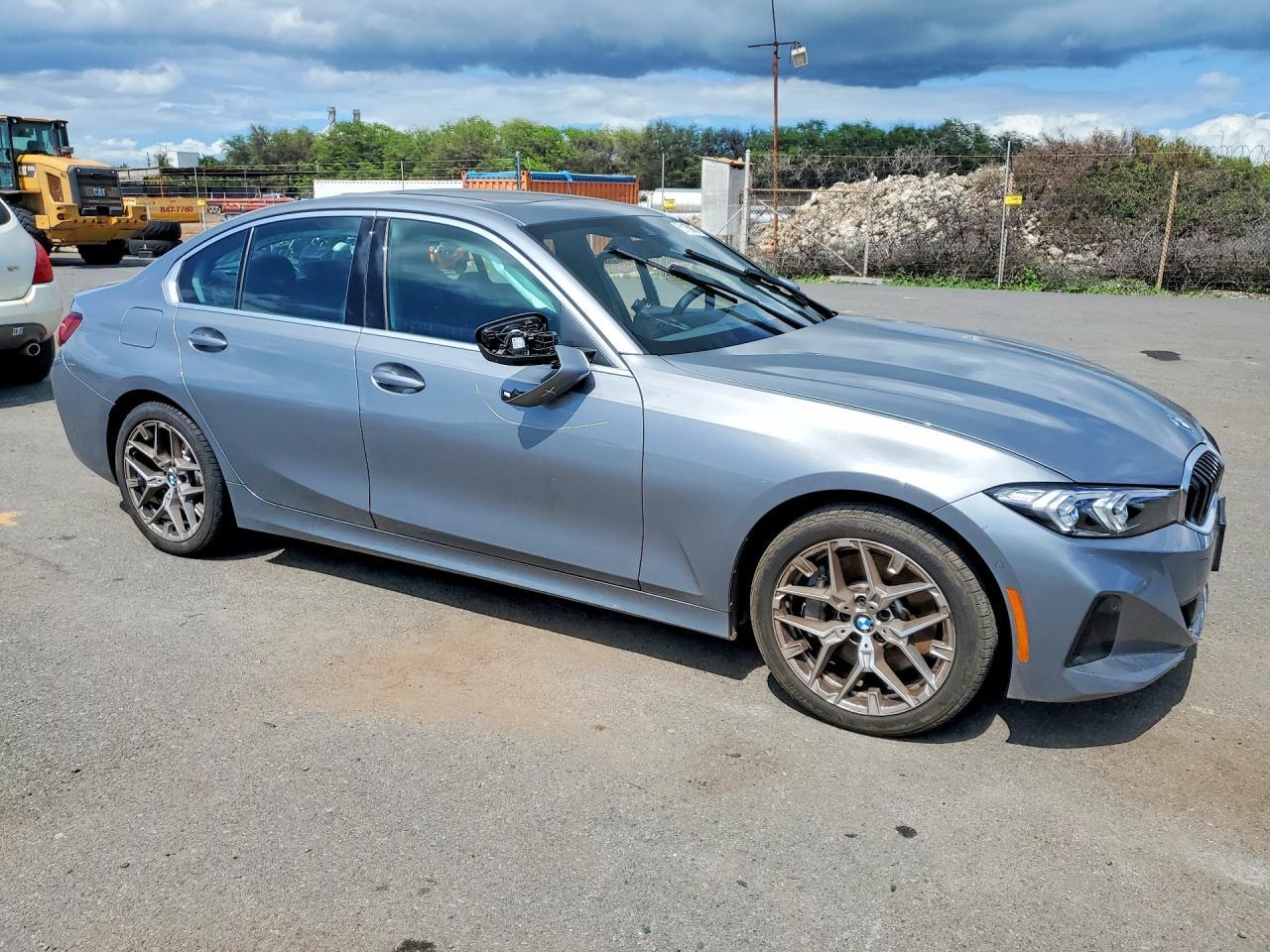 2025 BMW 330I - Фото 4