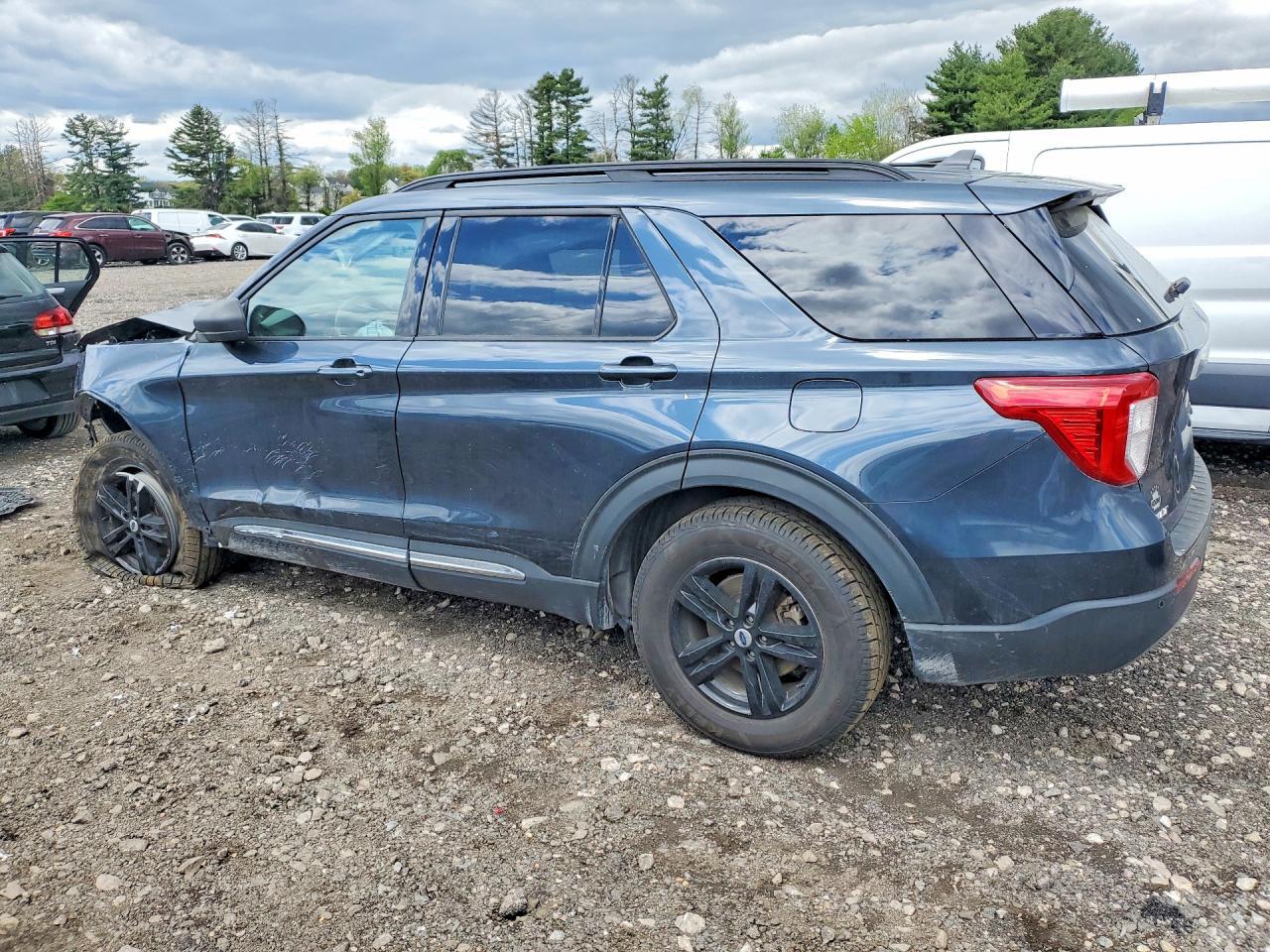 2022 Ford Explorer Xlt - Фото 2