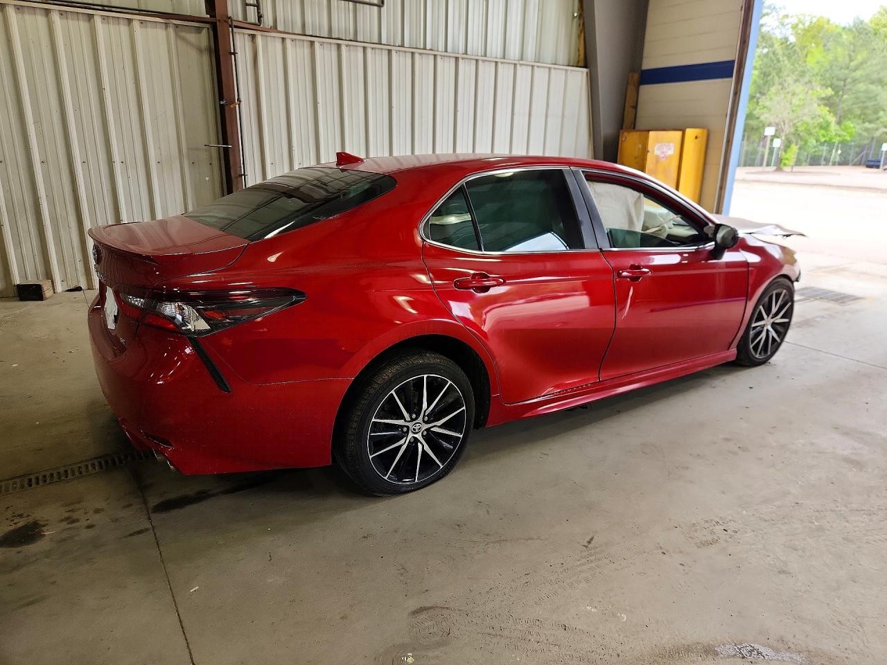 2022 Toyota Camry Se - Фото 3