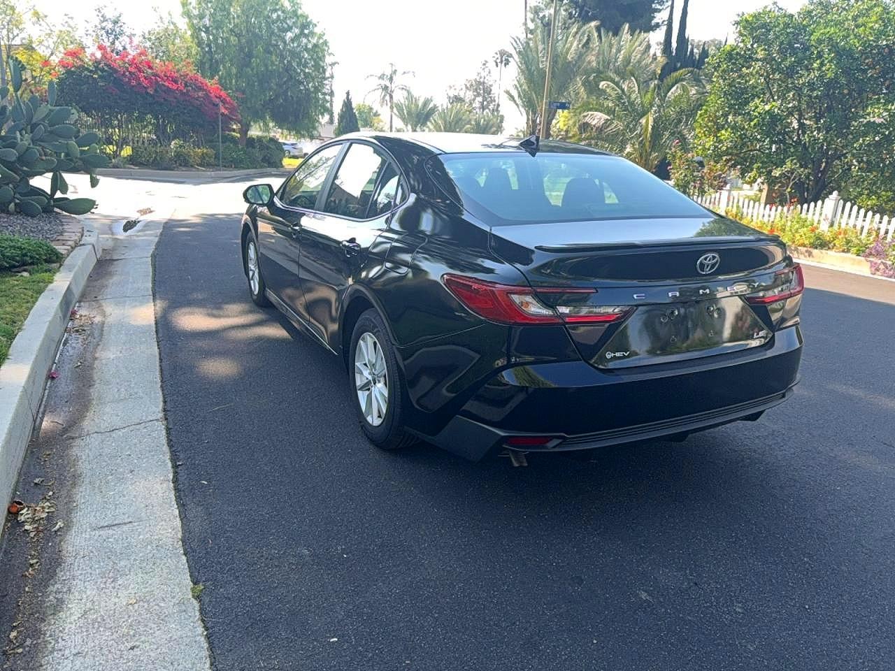 2025 Toyota Camry Le - Фото 3