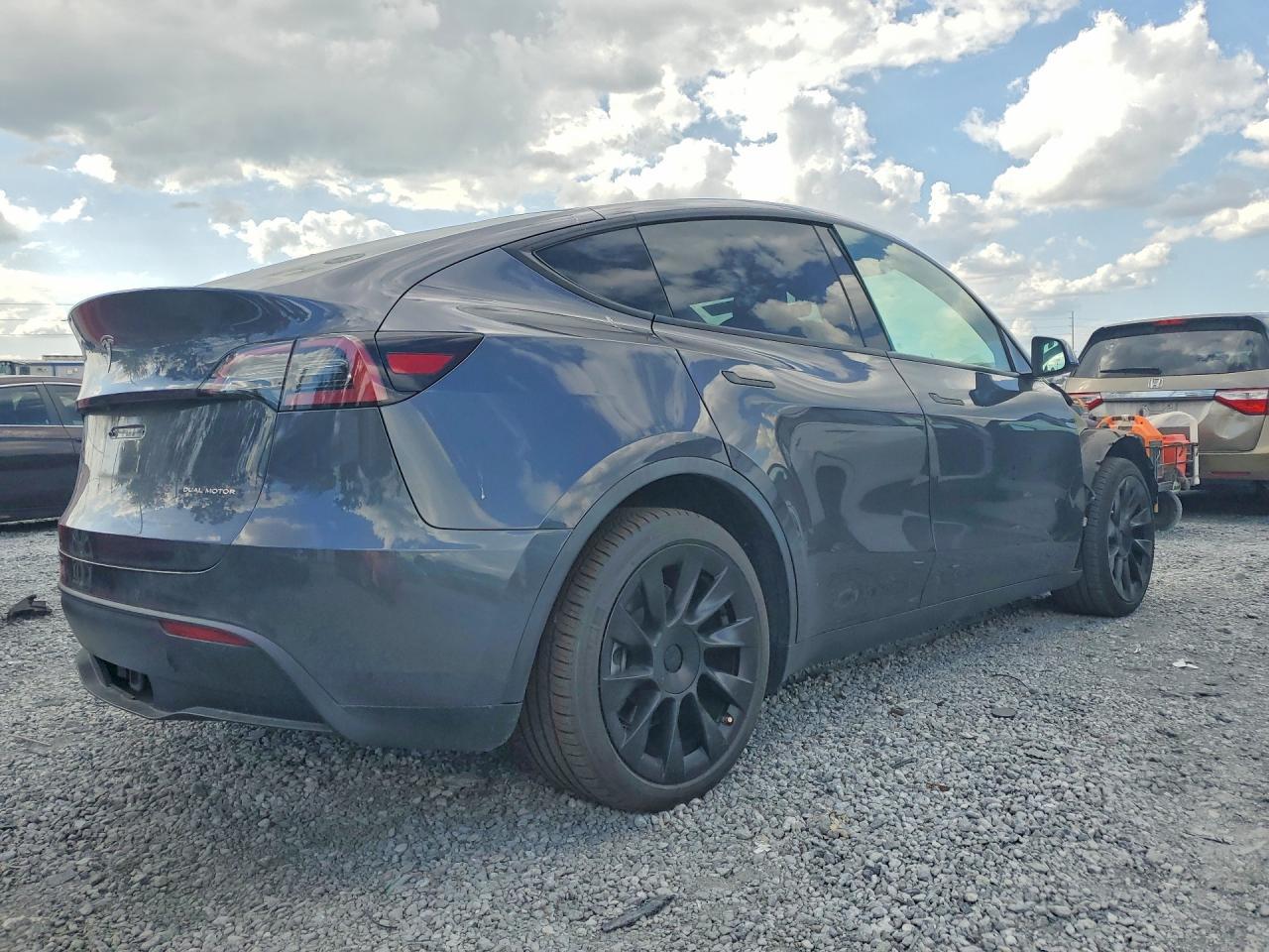 2022 Tesla Model Y - Image 3