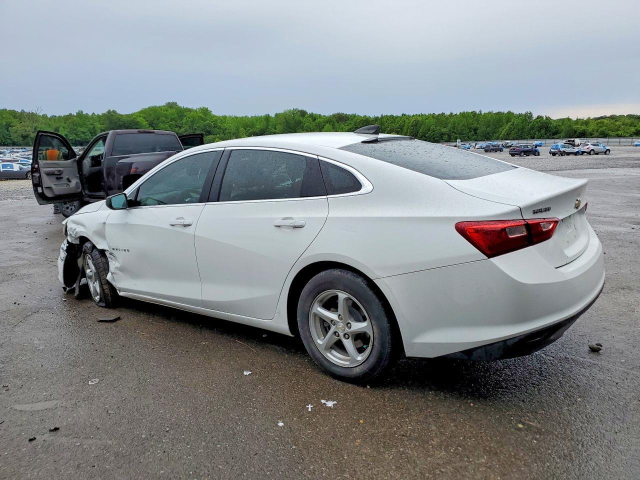 2017 Chevrolet Malibu Ls - Фото 2