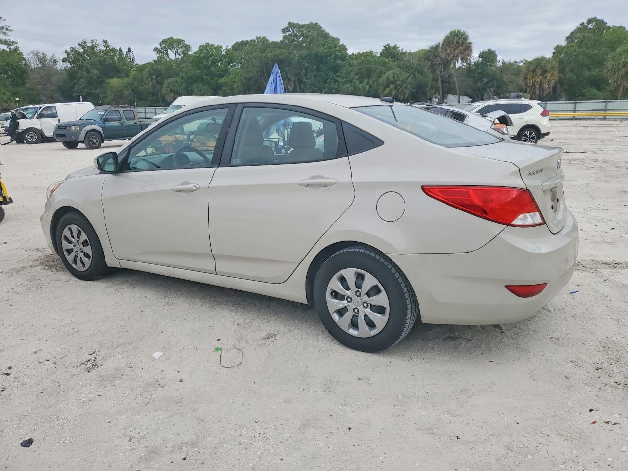2017 Hyundai Accent Se - Image 2