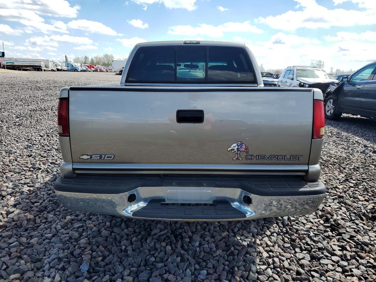2002 Chevrolet S Truck S10 - Фото 6