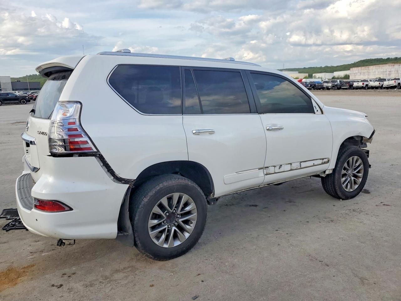 2017 Lexus Gx 460 Luxury - Image 3