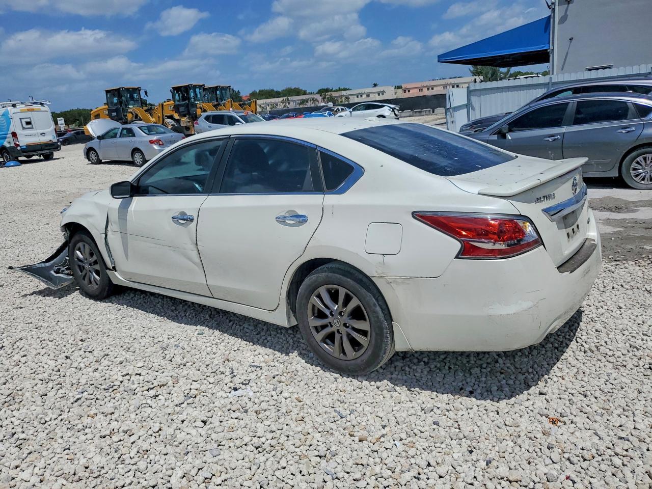 2015 Nissan Altima 2.5 S - Фото 2