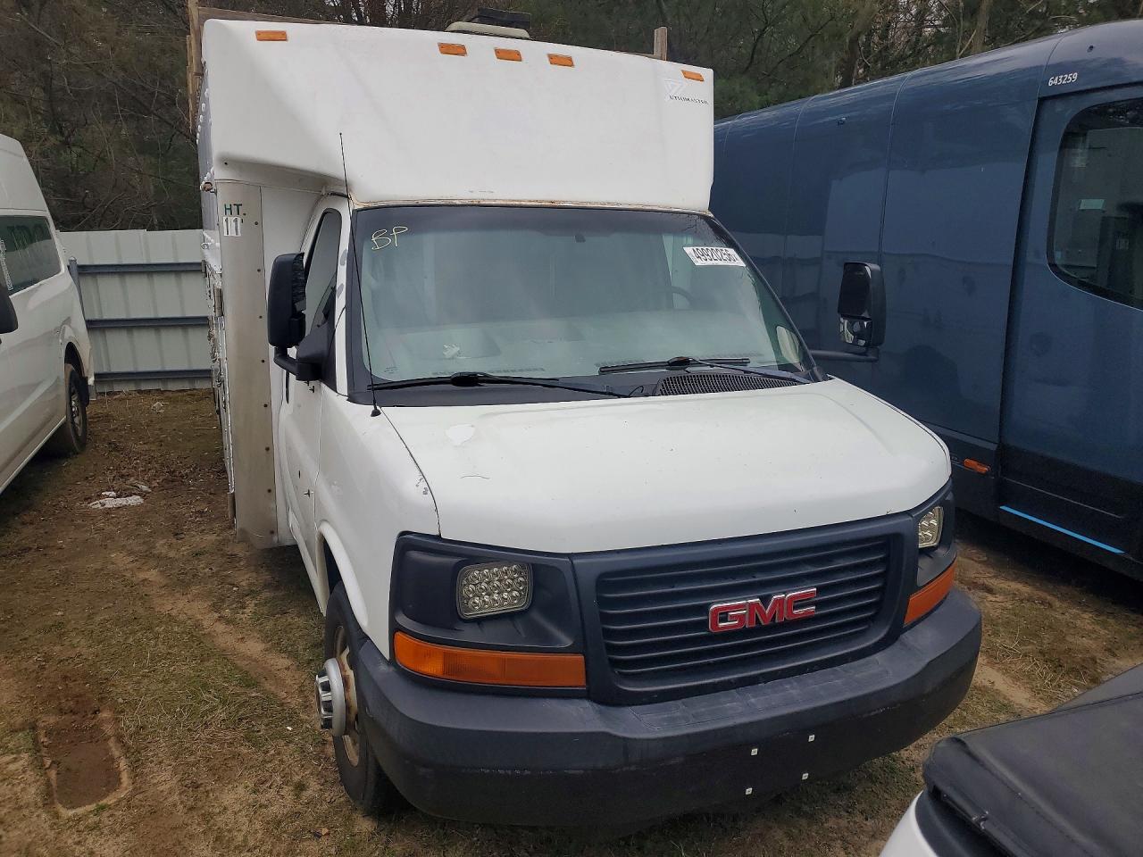 2004 GMC Savana Cutaway G3500 - Image 5