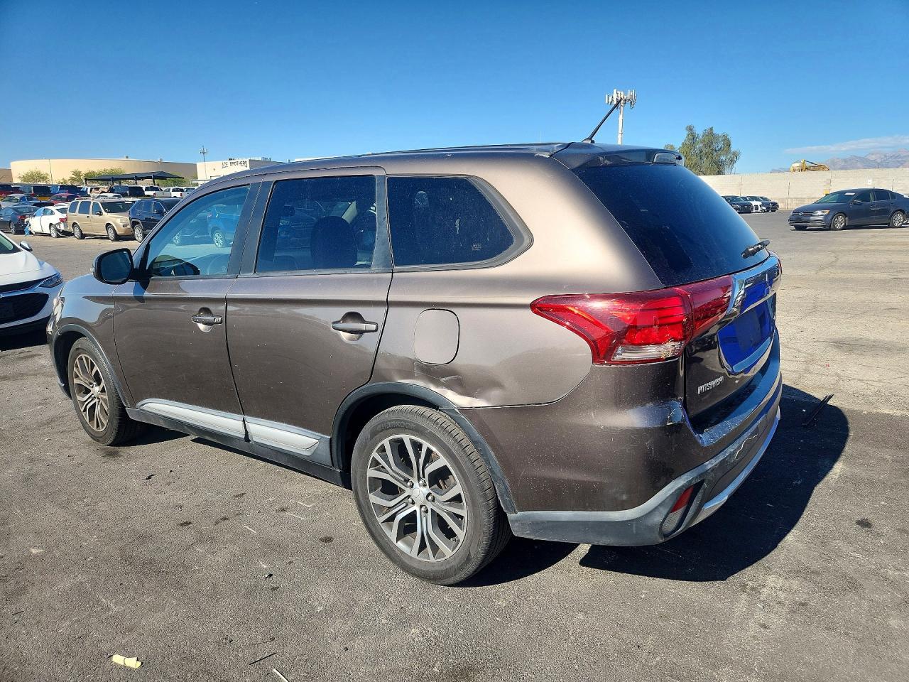 2016 Mitsubishi Outlander Se - Фото 2