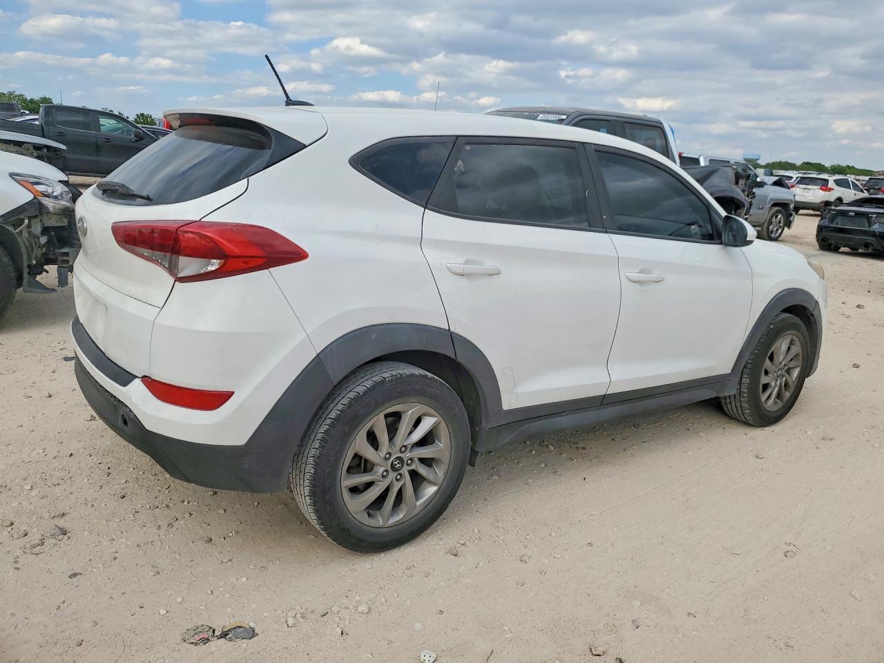 2017 Hyundai Tucson Se - Фото 3