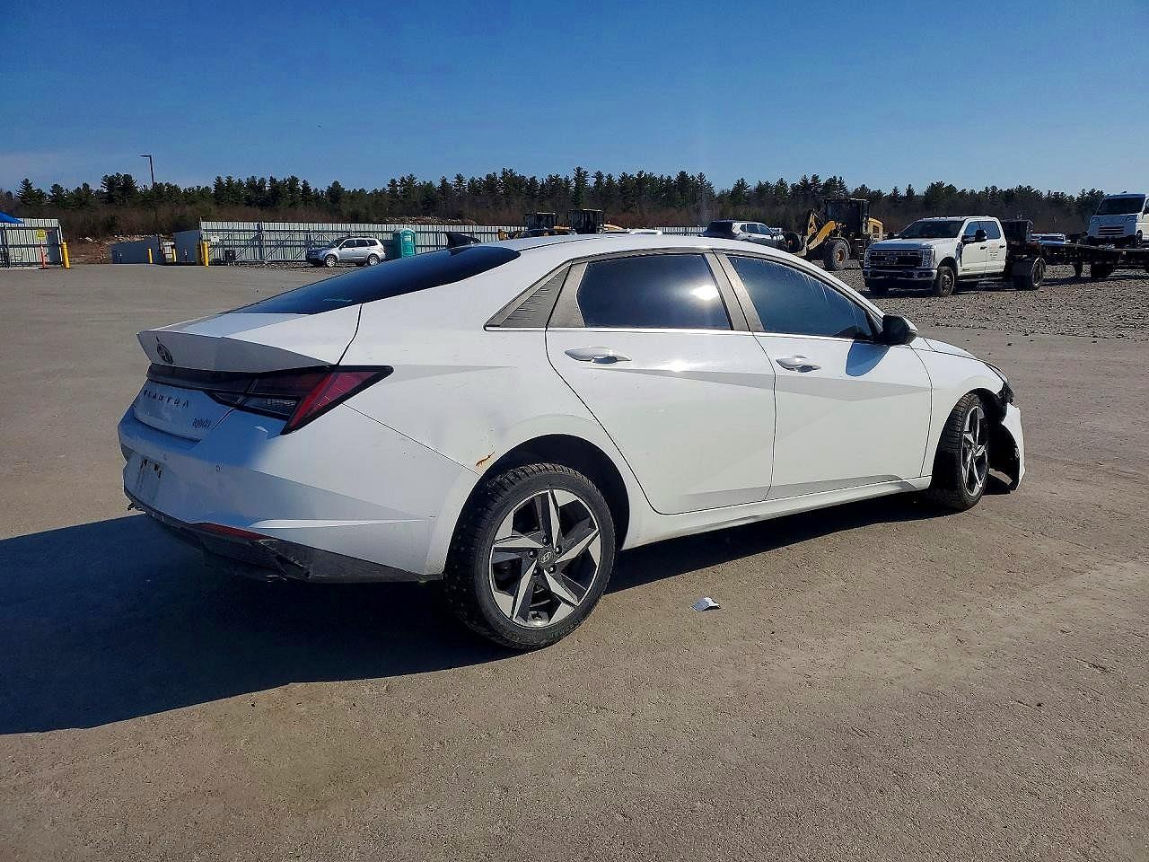 2021 Hyundai Elantra Limited - Image 3