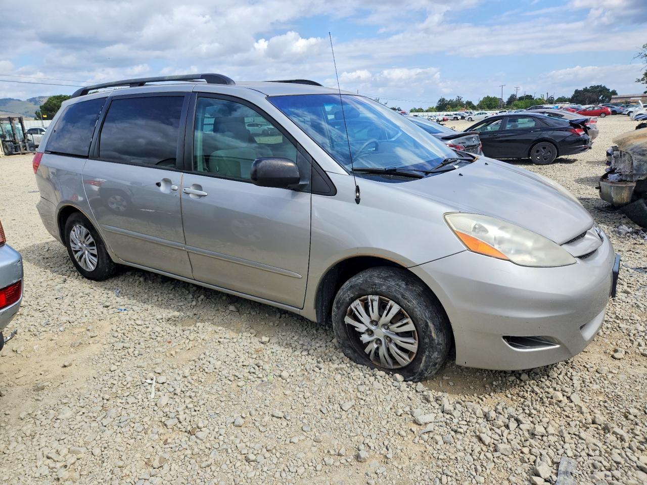 2008 Toyota Sienna Le 7-Passenger - Фото 4