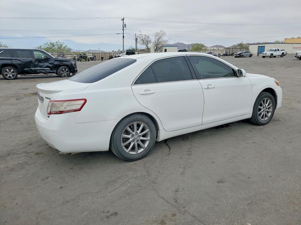 2011 Toyota Camry Hybrid Base - Фото 3