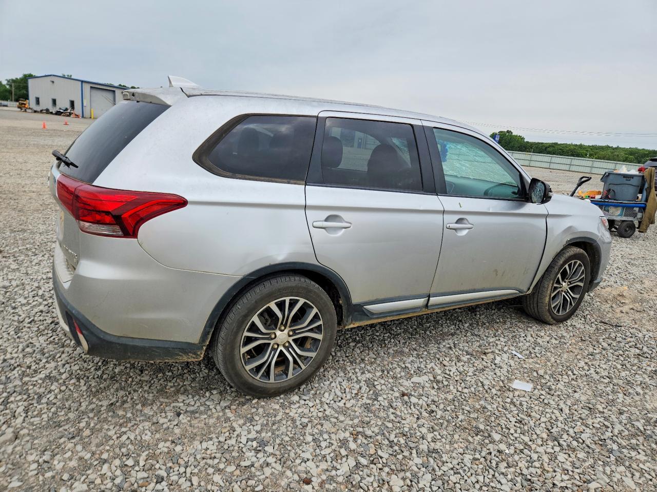 2018 Mitsubishi Outlander Se - Фото 3
