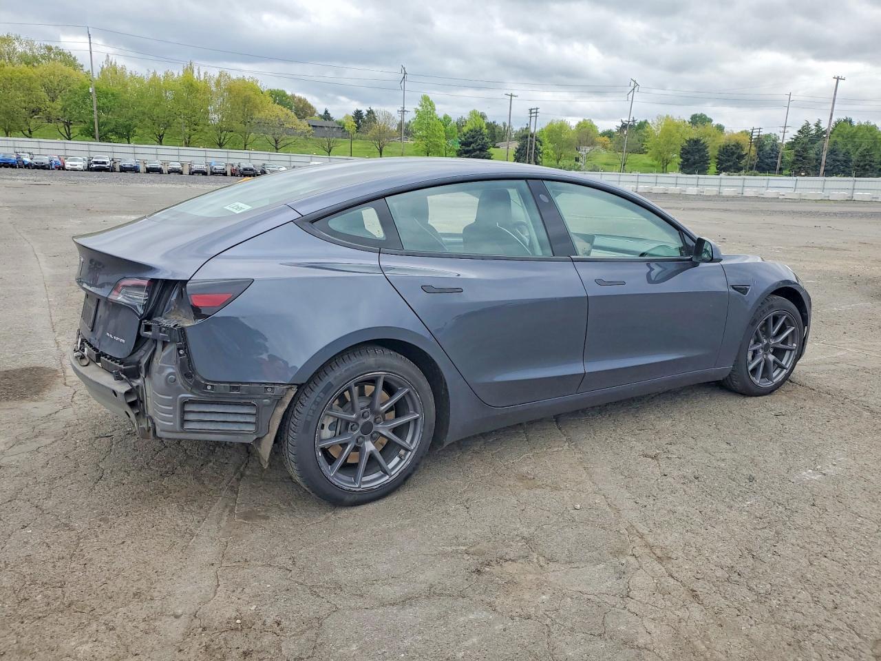 2022 Tesla Model 3 - Image 3