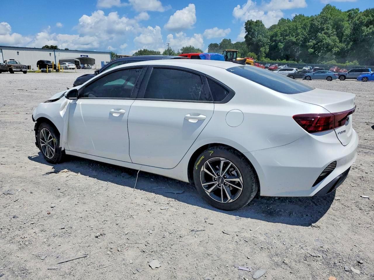 2023 Kia Forte Lxs - Фото 2