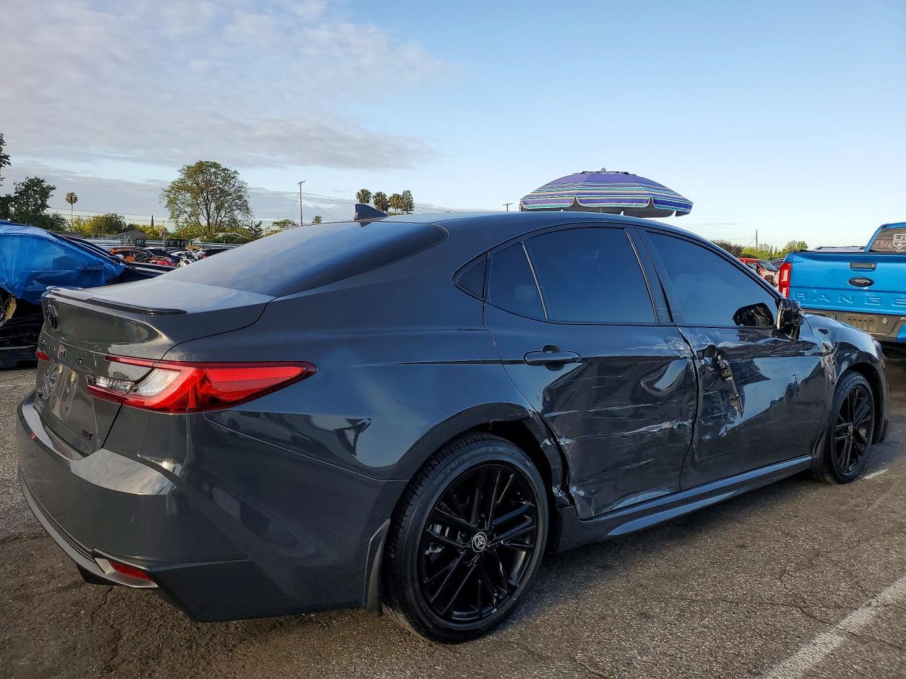 2025 Toyota Camry Se - Фото 3