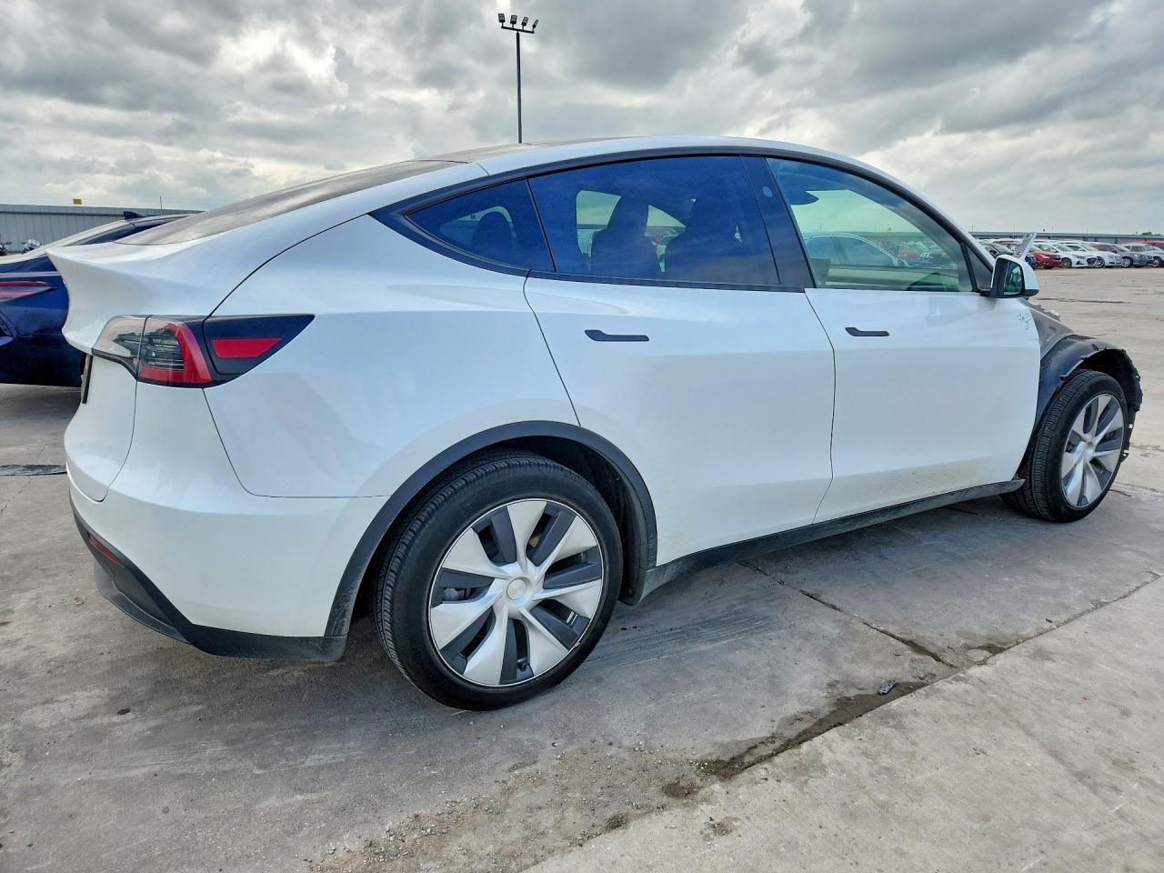 2024 Tesla Model Y - Фото 3