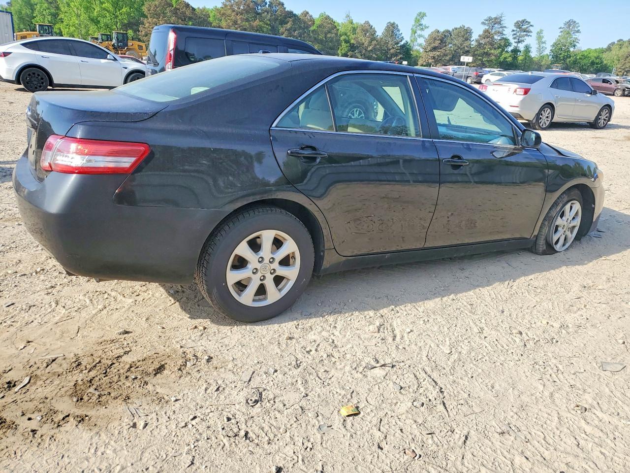 2010 Toyota Camry Le - Image 3