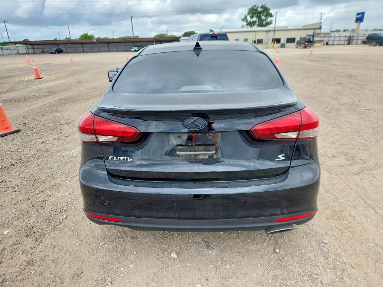 2017 Kia Forte S - Image 6