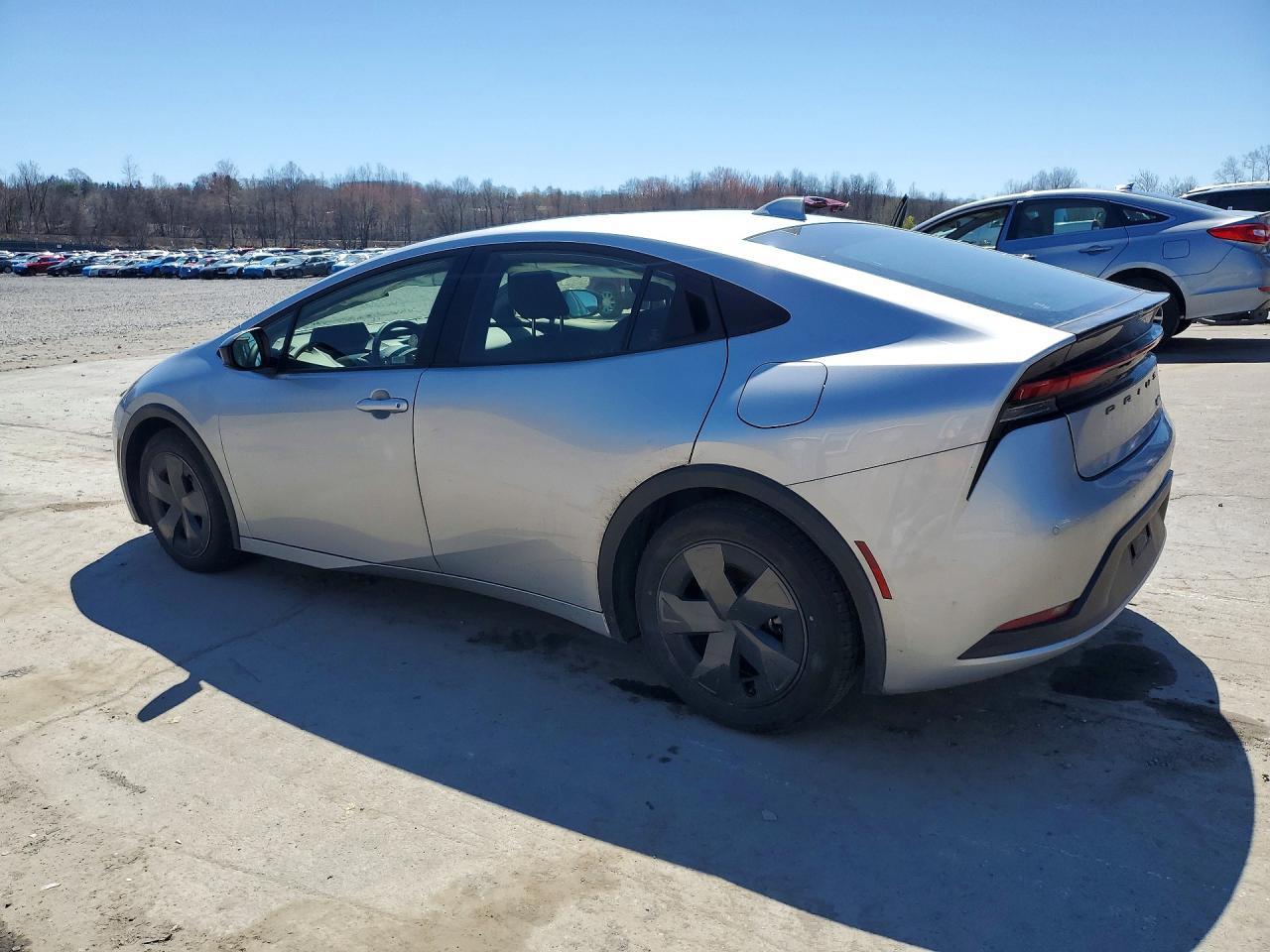 2025 Toyota Prius Le - Фото 2