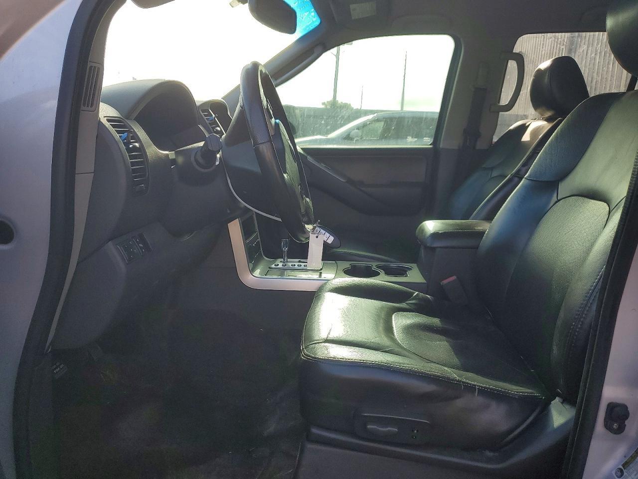 2011 Nissan Pathfinder S - Image 7