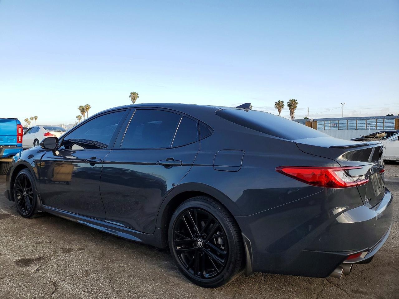 2025 Toyota Camry Se - Фото 2