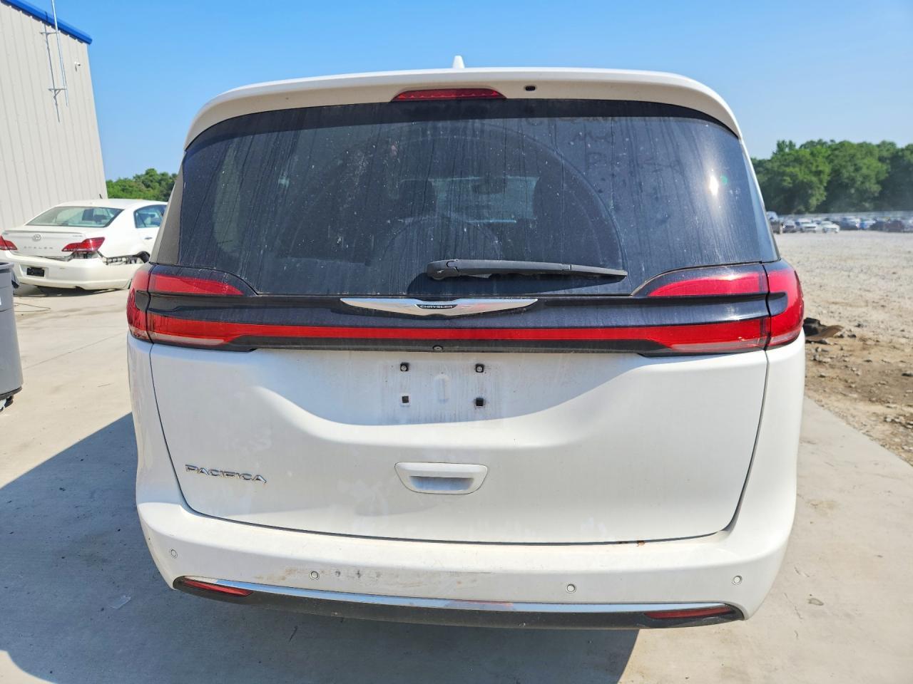 2022 Chrysler Pacifica Touring L - Image 6