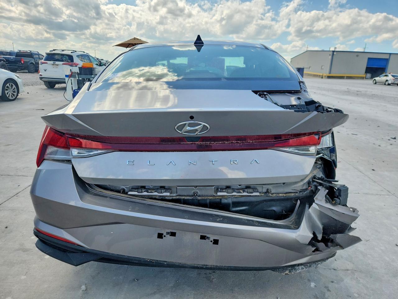2023 Hyundai Elantra Se - Image 6