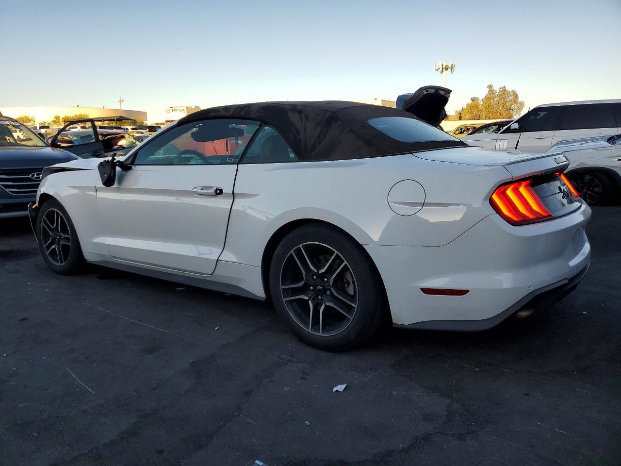 2018 Ford Mustang - Фото 2