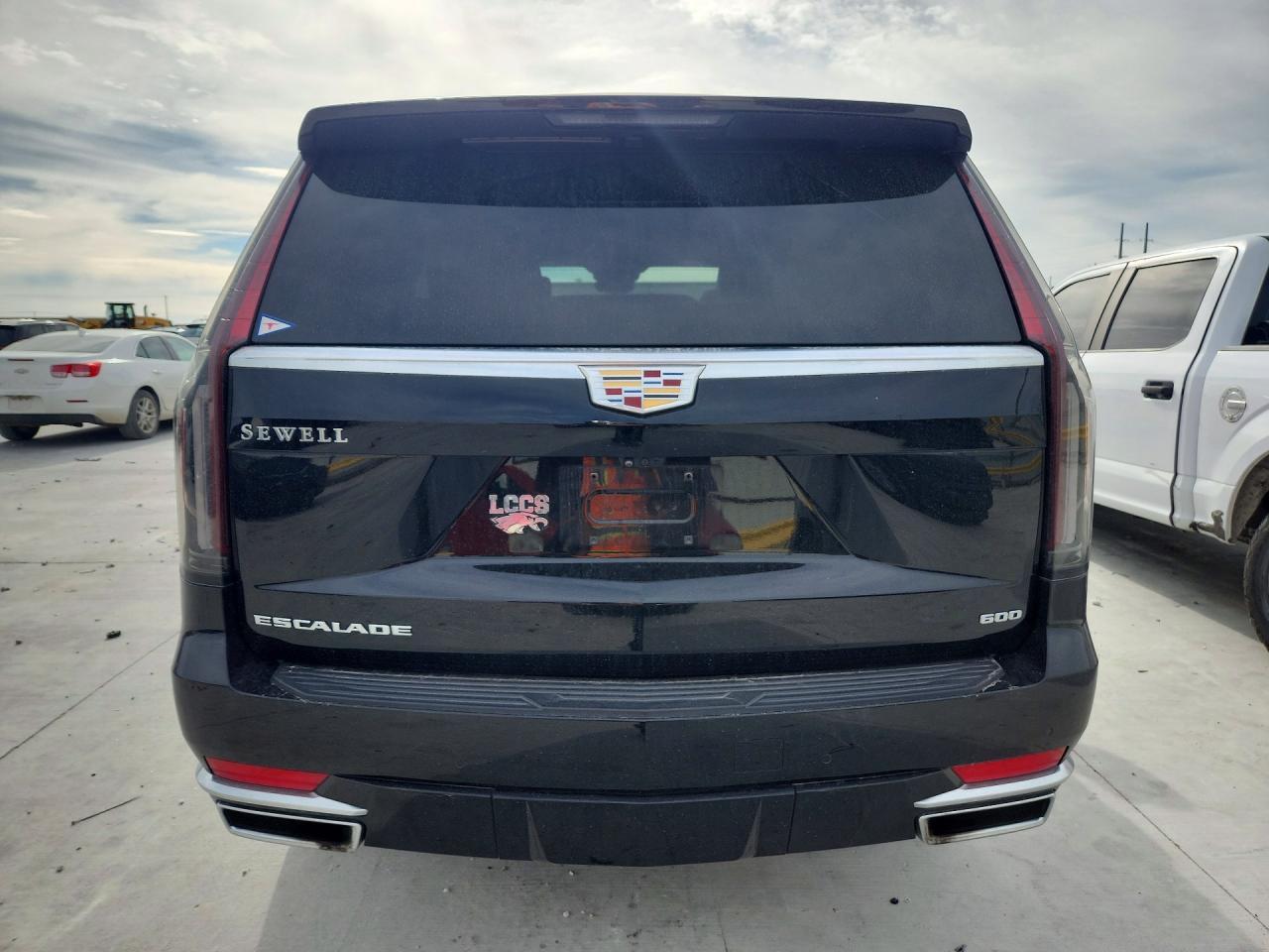 2024 Cadillac Escalade Premium Luxury - Image 6