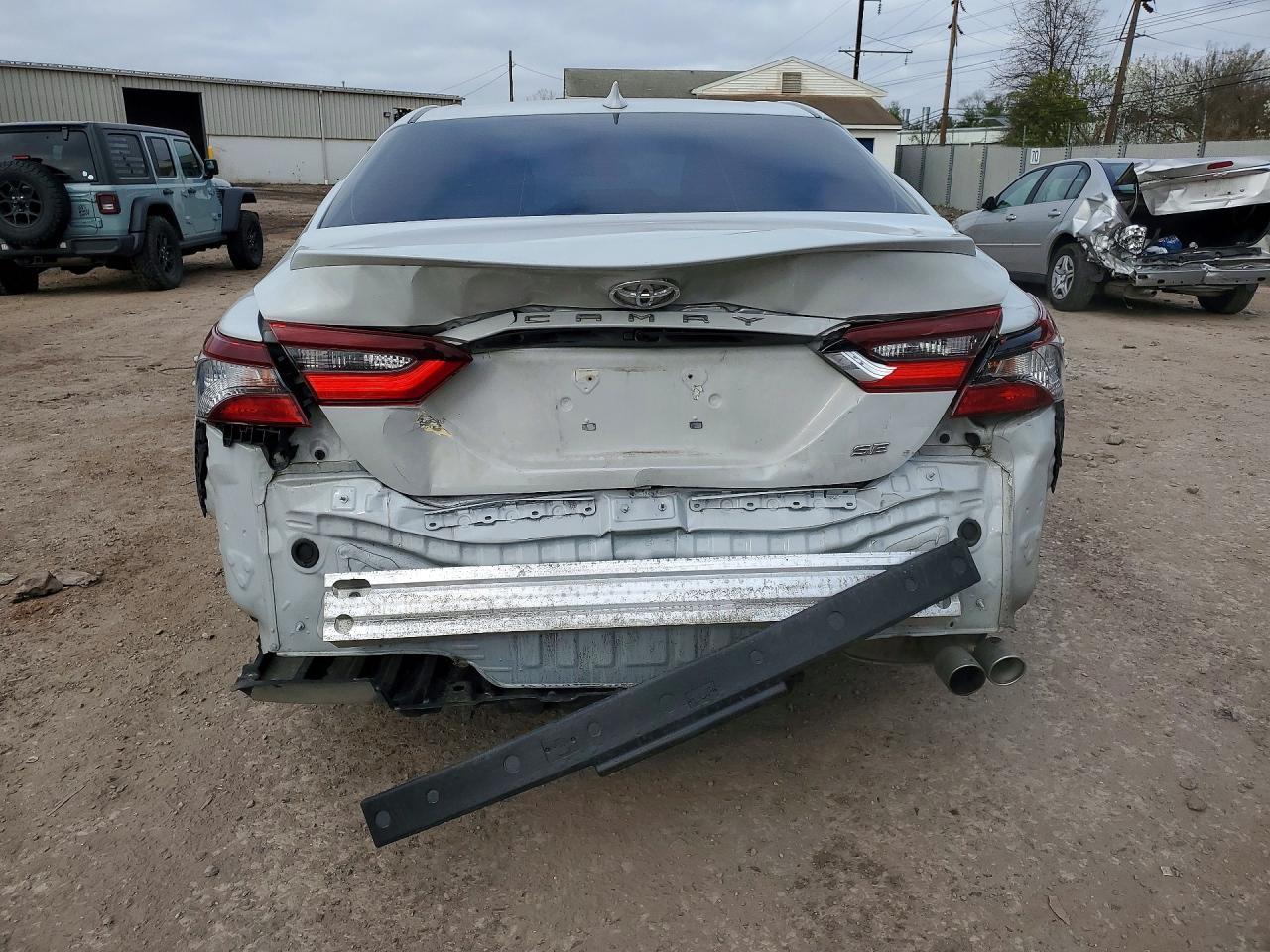 2022 Toyota Camry Se - Фото 6