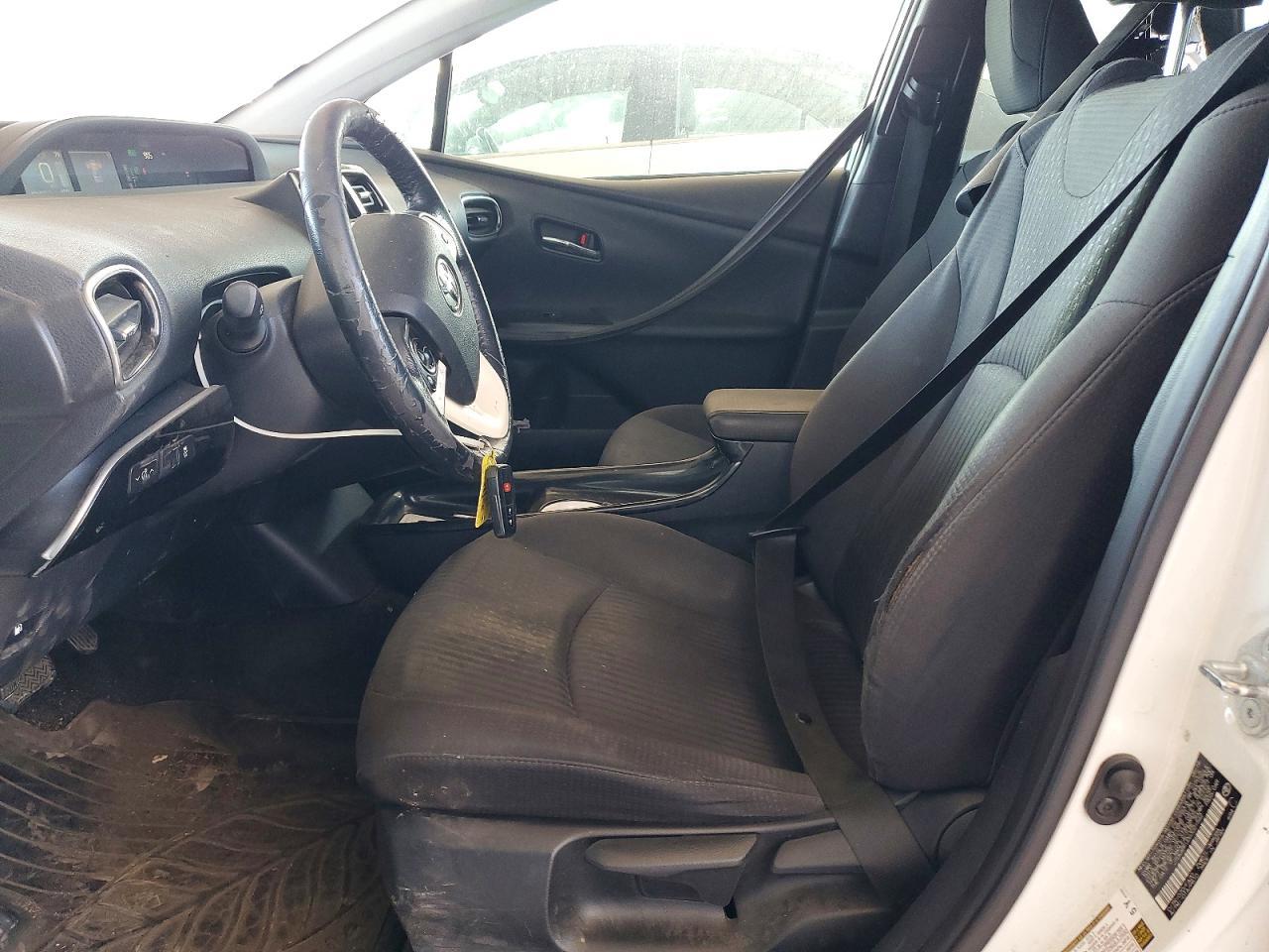 2016 Toyota Prius Three - Фото 7