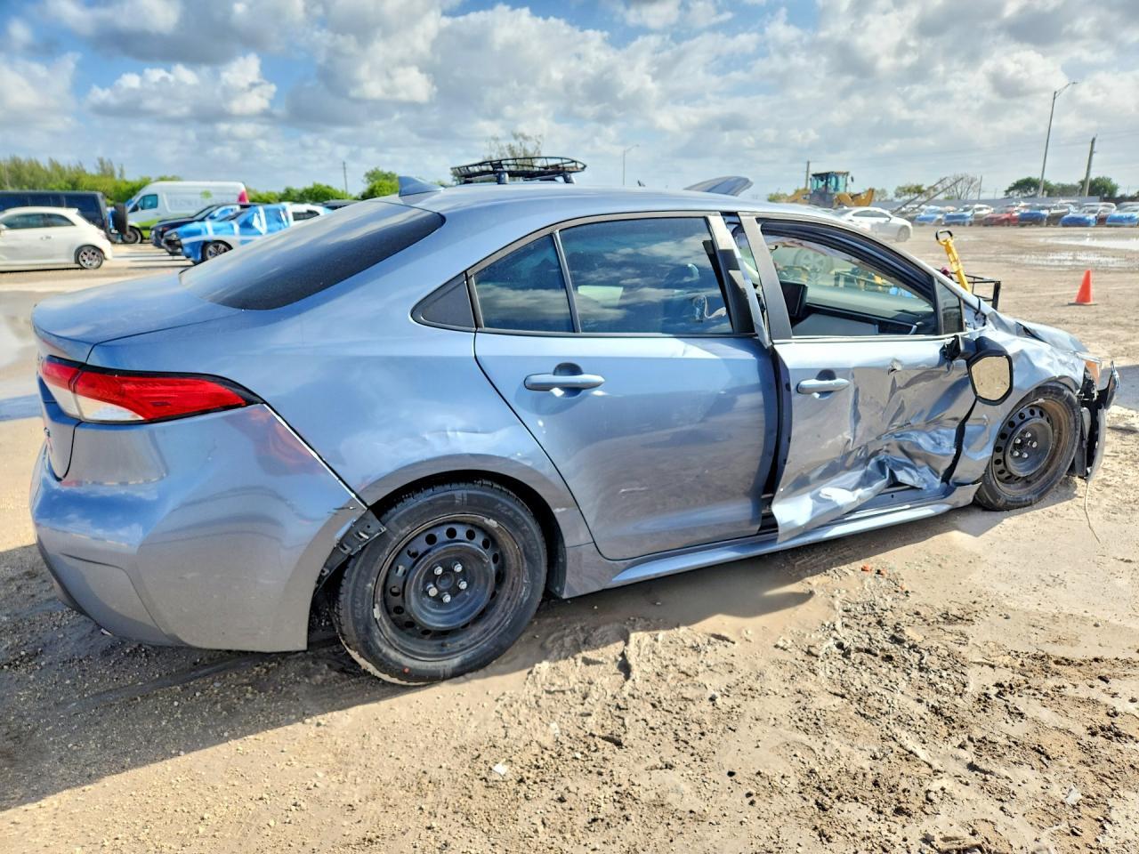 2023 Toyota Corolla Le - Image 3