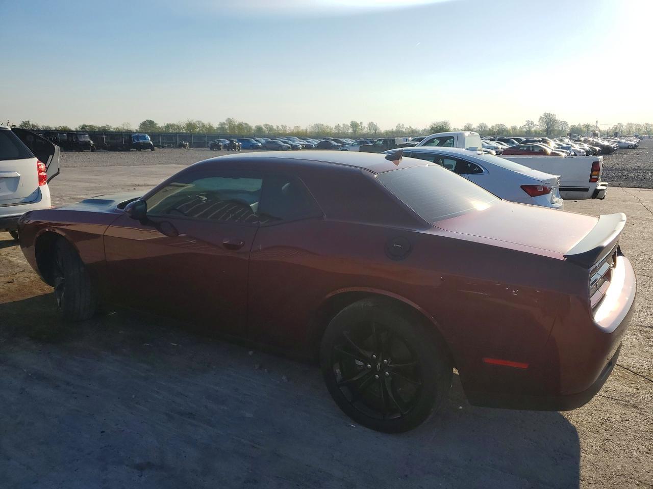 2022 Dodge Challenger Sxt - Фото 2