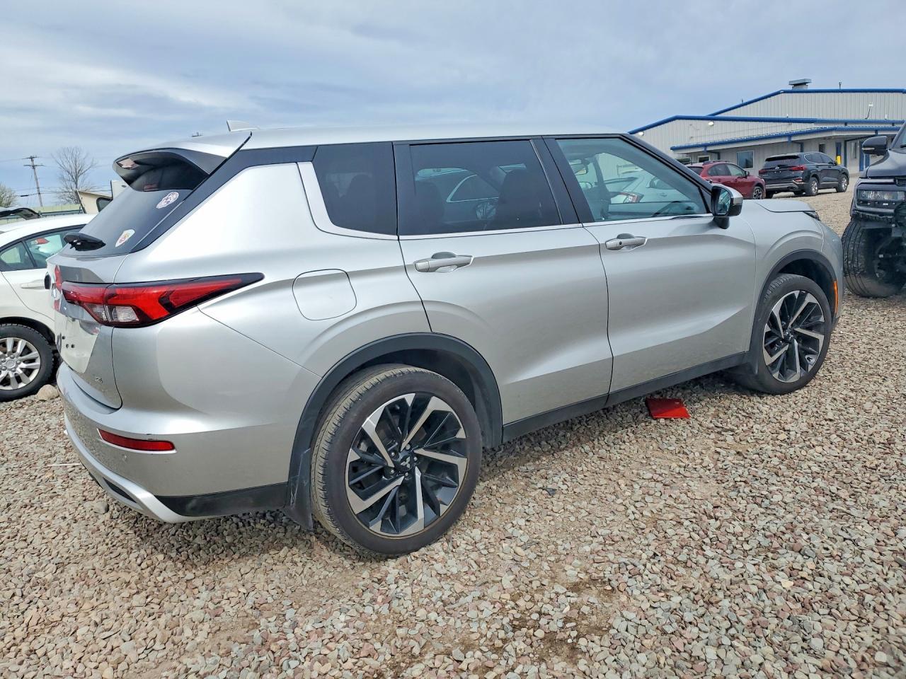 2022 Mitsubishi Outlander Se - Фото 3