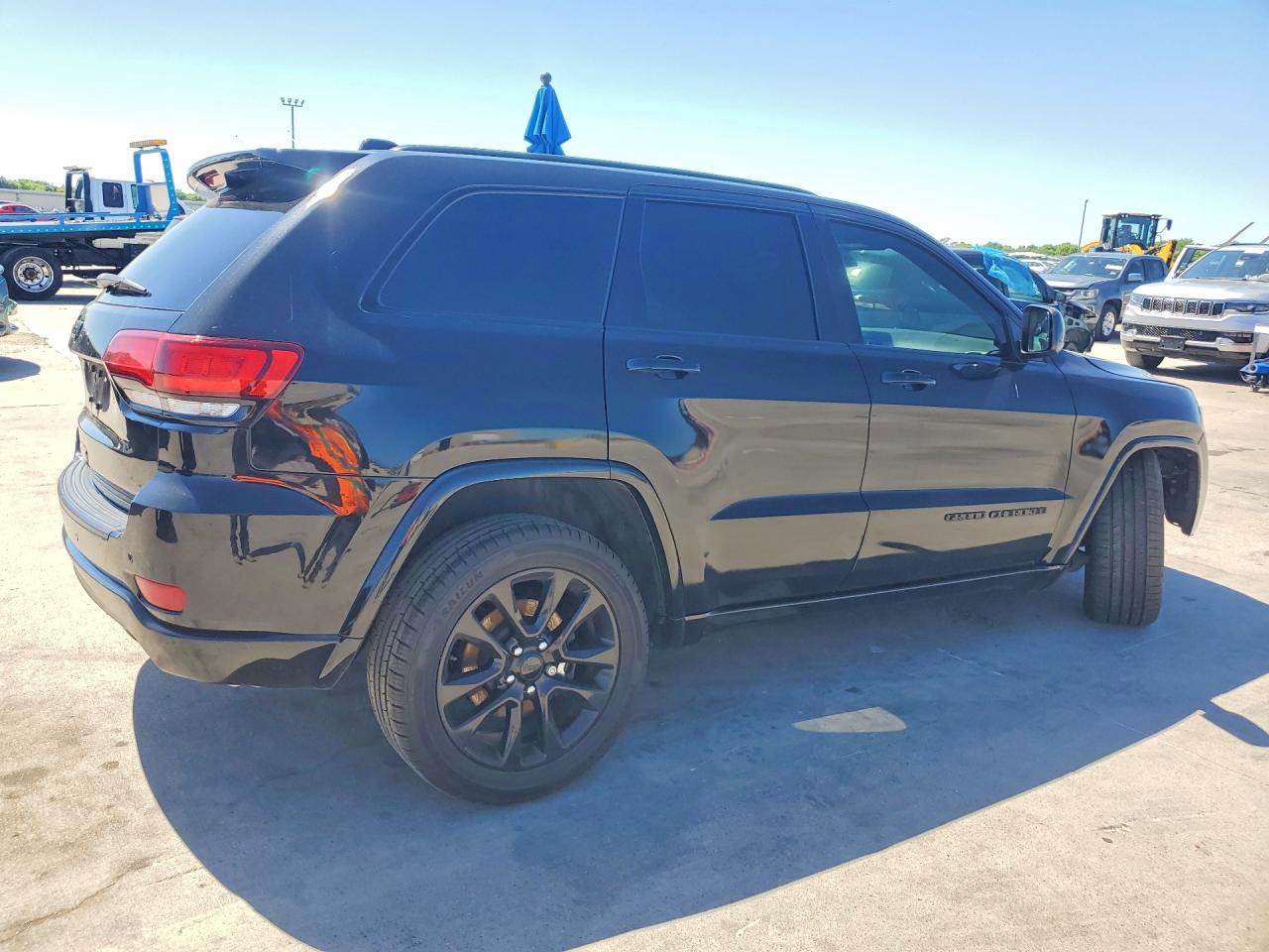 2021 Jeep Grand Cherokee Laredo - Image 3