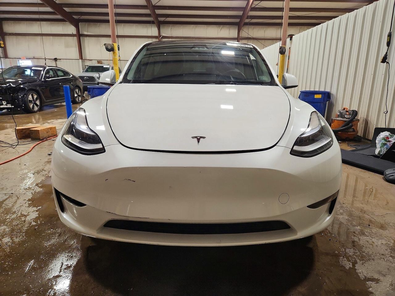 2023 Tesla Model Y - Image 5