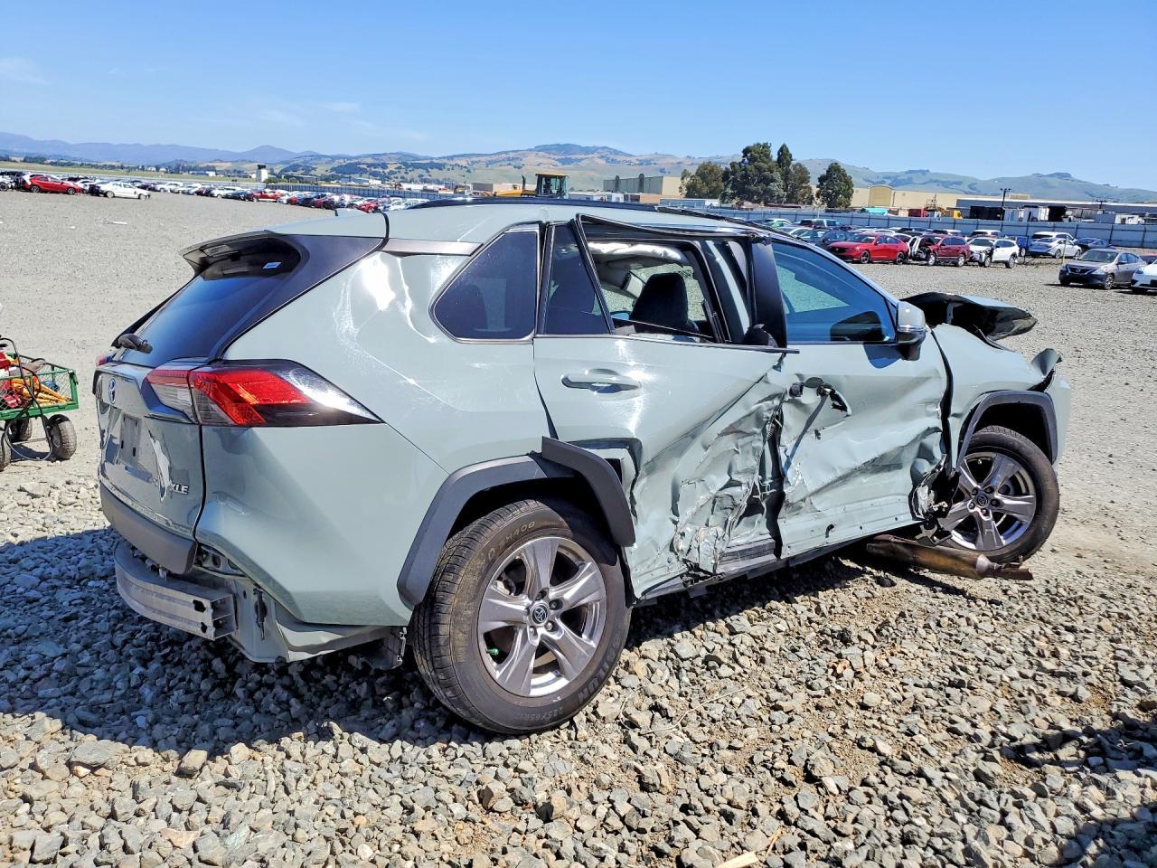 2022 Toyota Rav4 Xle - Фото 3