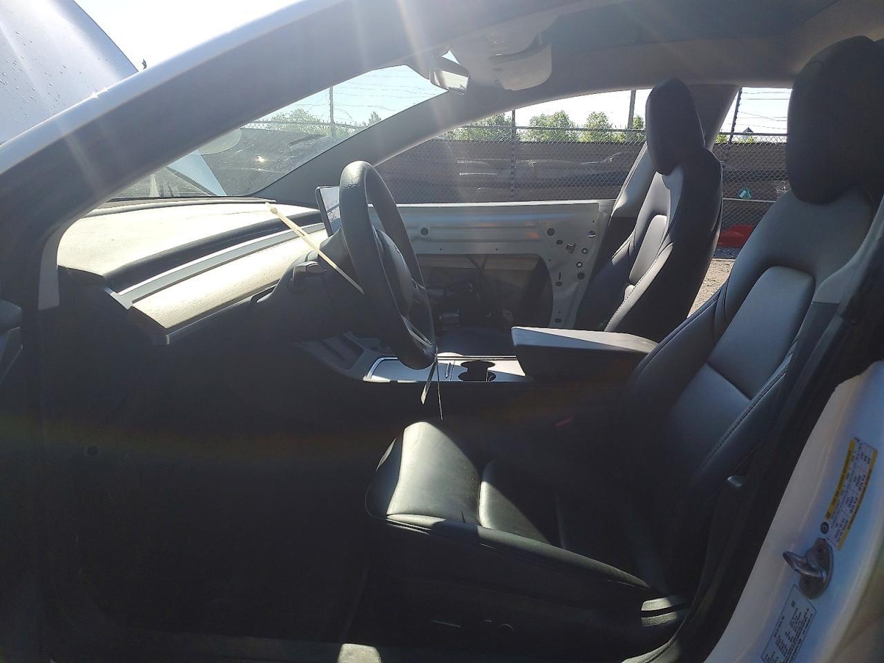 2023 Tesla Model 3 - Image 7