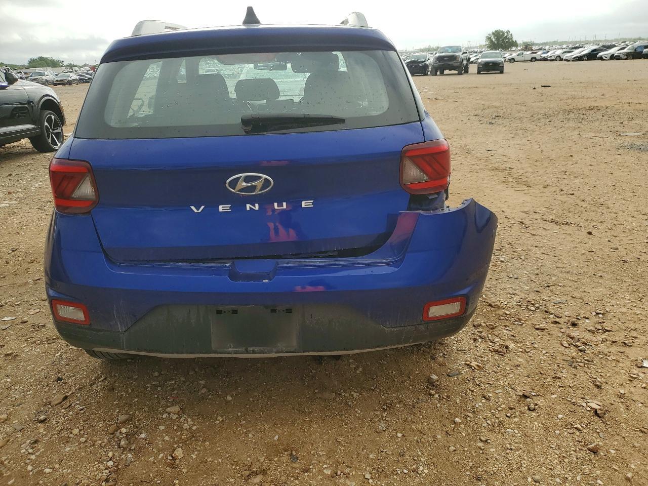 2021 Hyundai Venue Sel - Image 6