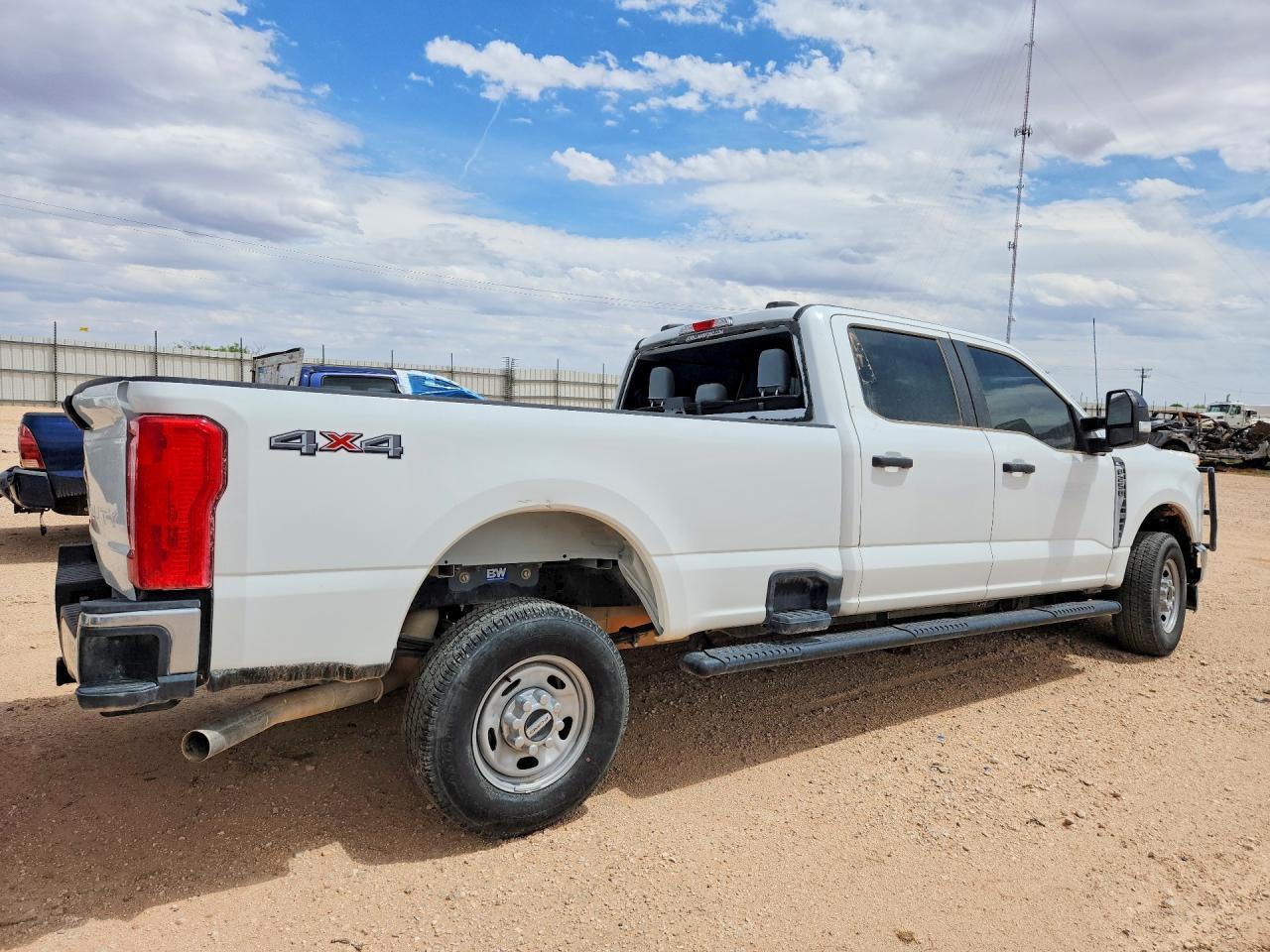 2024 Ford F250 Super Duty - Фото 3